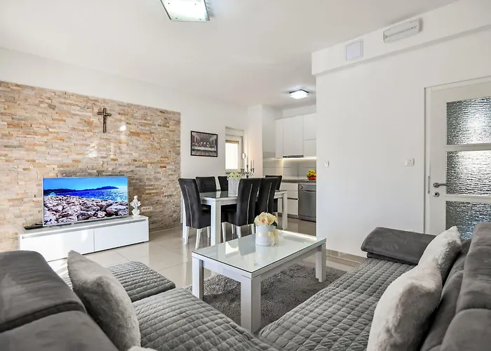 Dijana By Interhome Apartman