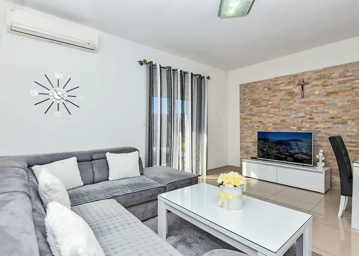 Dijana By Interhome Apartman