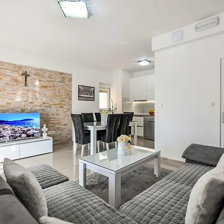 Dijana By Interhome Apartmán