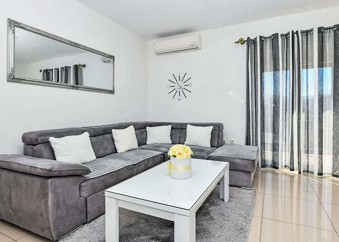 Dijana By Interhome شقة Donji Proložac